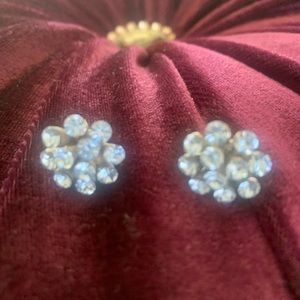 💐 3/$30 Antique light blue crystal flower